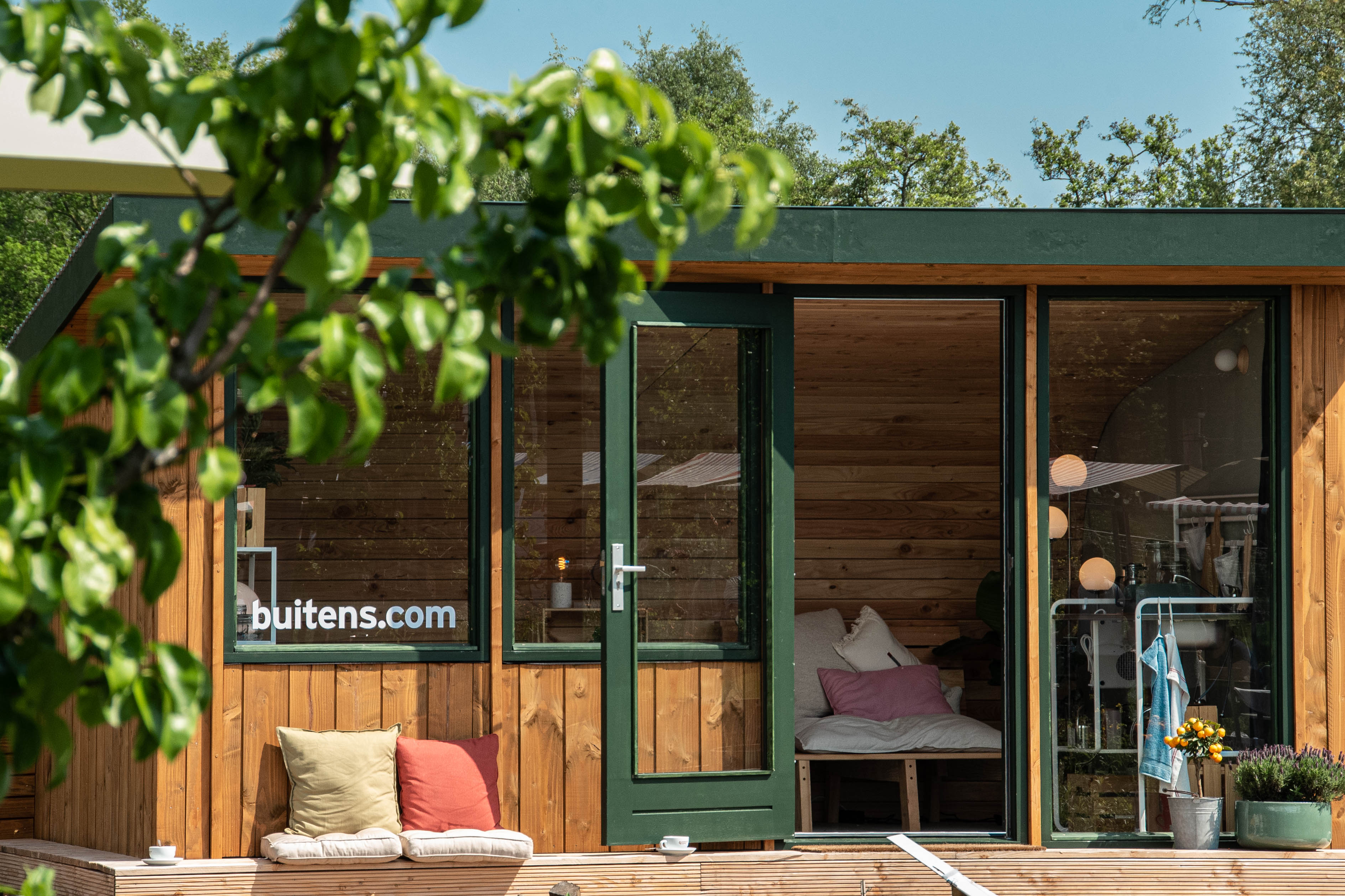 Buitenshuisje 4 gevelpanelen van Buitens - Buitenshuisje, , - Buitens, inrichting van buitenplekken met ons eigen tiny house en collectie buitenproducten van onze favori